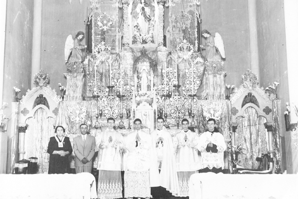 Neste dia em que se comemora o centenário da então igreja matriz da cidade, hoje a Catedral de N.S. da Conceição, mostramos essa foto histórica, de 1950, cedida pela Família Rocha Monteiro, intermediada pelo amigo Liliko. Libânia da Rocha Monteiro e seu i